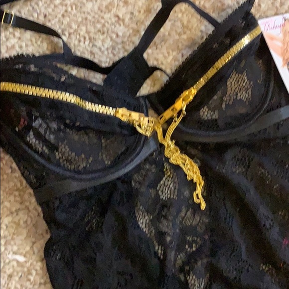 Floral gorgeous lace teddy - Picture 3 of 6